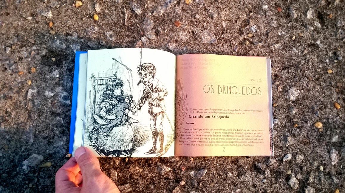 Página do zine "Meu Brinquedo Preferido", onde se lê instruções para criar um brinquedo-personagem em RPG.